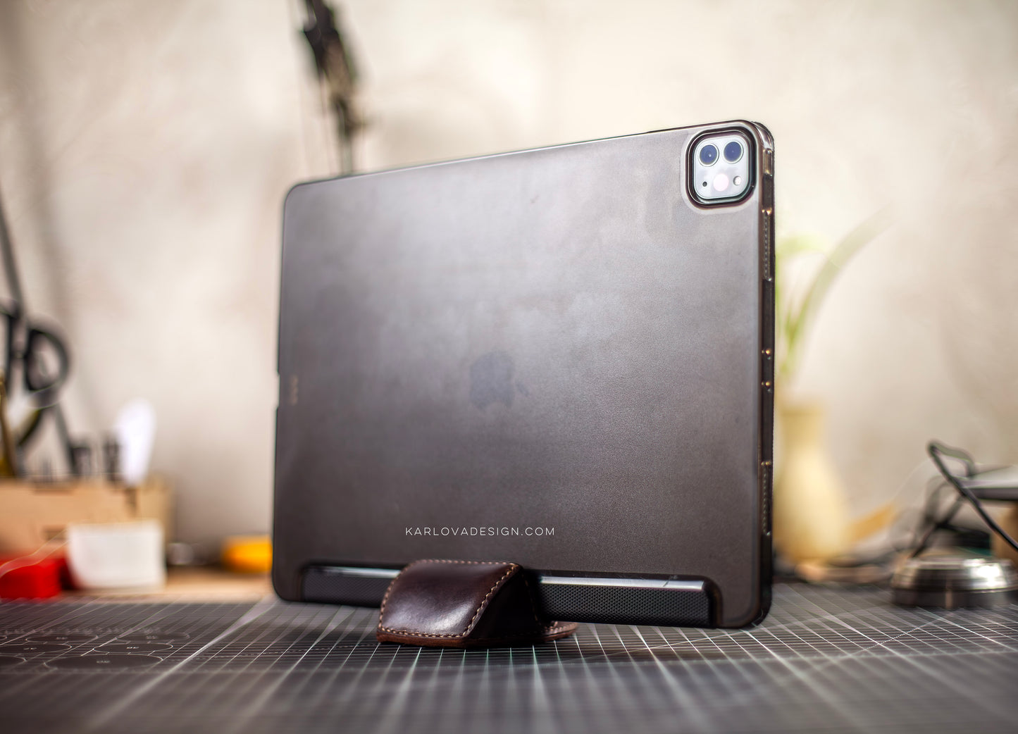 Compact Phone and Tablet Stand Printable Leather DIY PDF Pattern by Karlova Design, Leatherwork Template for Hand Stitching