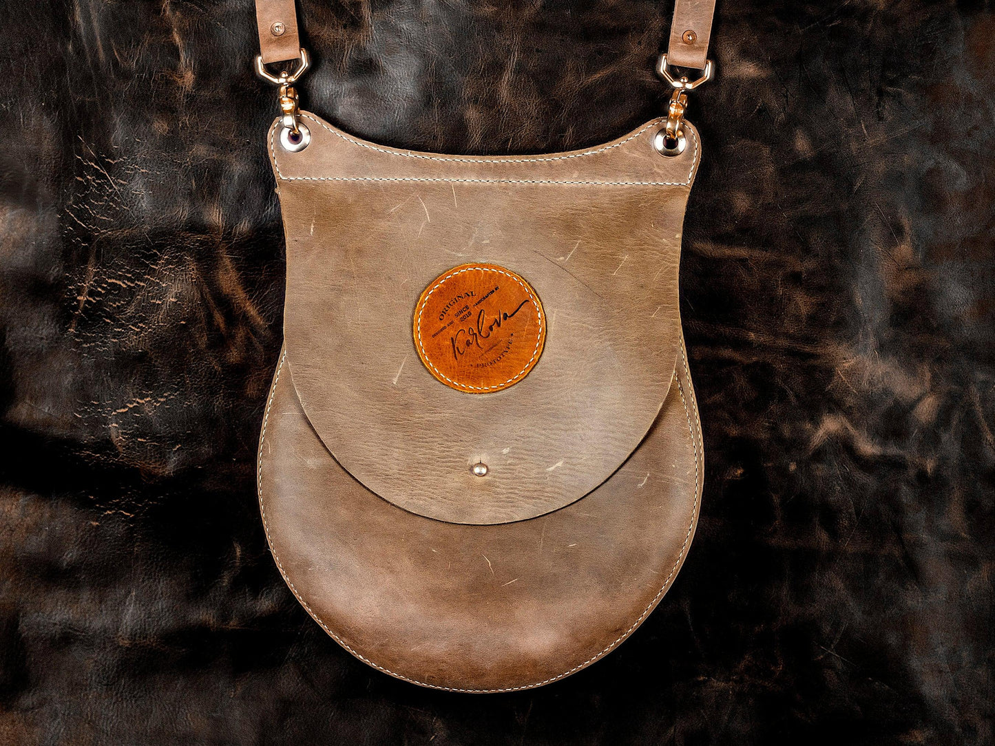 Round bag printable leather craft DIY PDF pattern by Karlova Design, leatherwork template for hand stitching