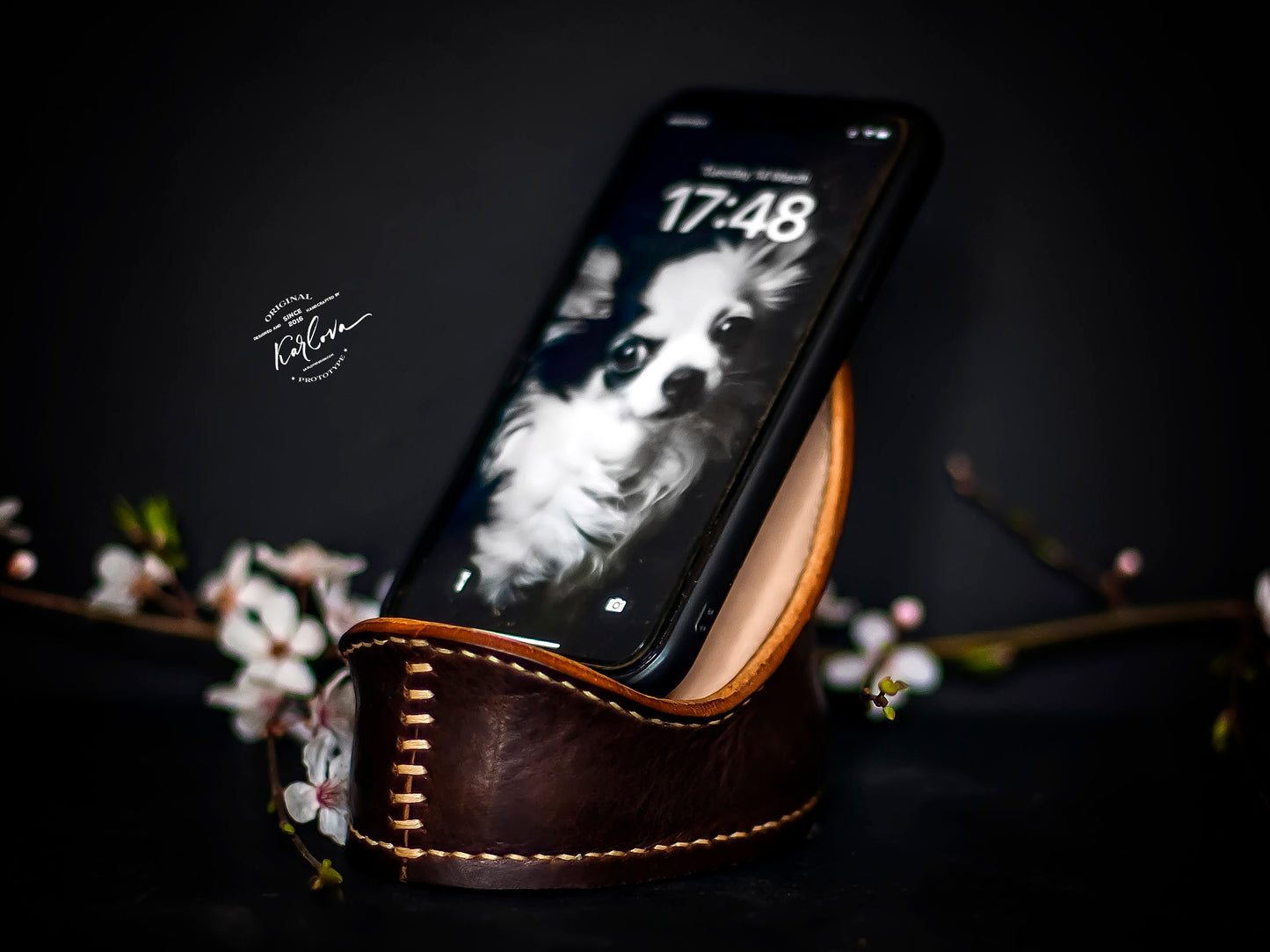 Phone Cradle, Desktop Smartphone Stand Printable Leather Craft DIY PDF Pattern by Karlova Design, Leatherwork Template for Hand Stitching