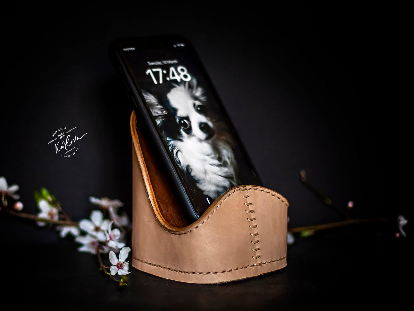 Phone Cradle, Desktop Smartphone Stand Printable Leather Craft DIY PDF Pattern by Karlova Design, Leatherwork Template for Hand Stitching