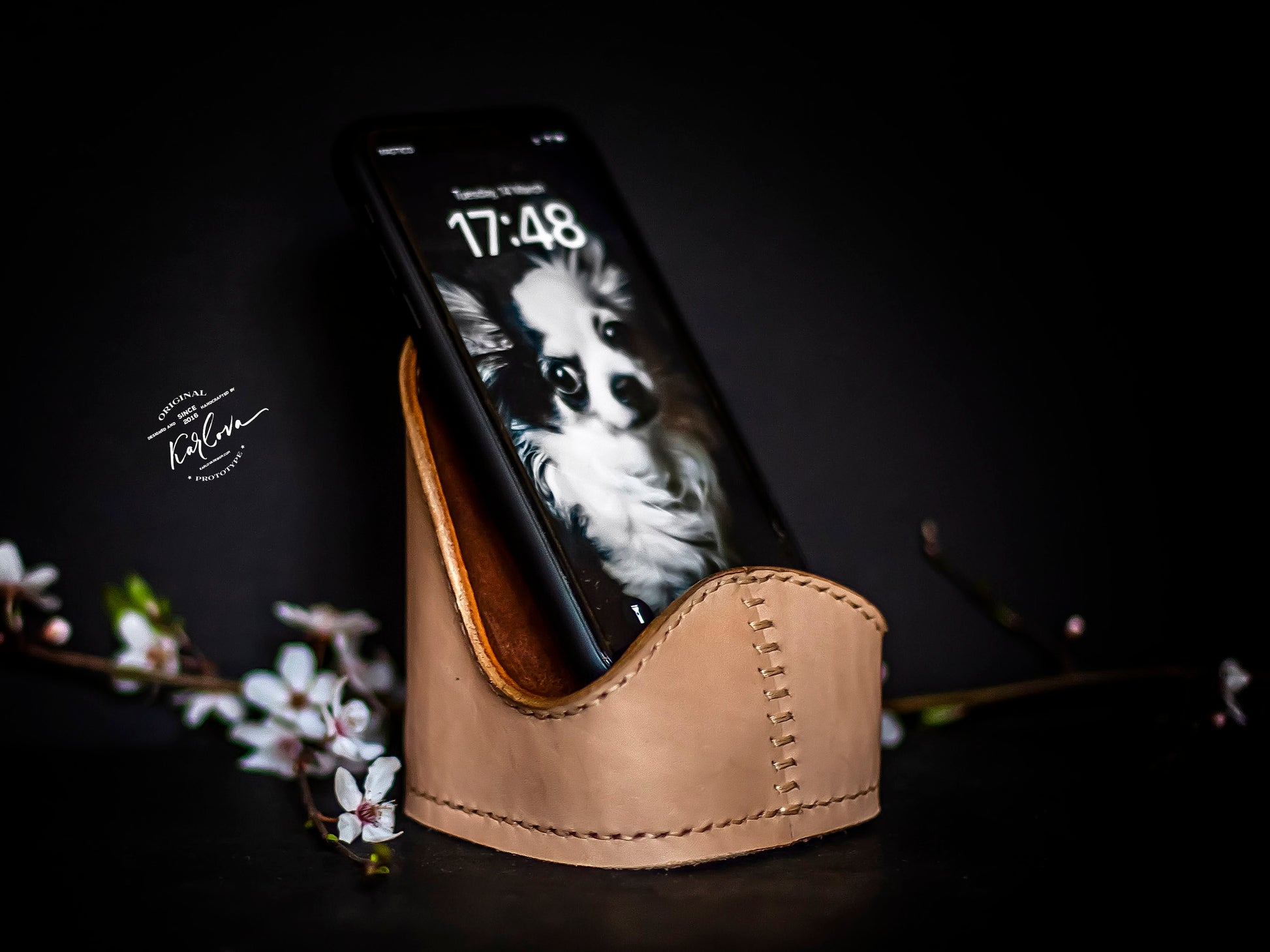 Phone Cradle, Desktop Smartphone Stand Printable Leather Craft DIY PDF Pattern by Karlova Design, Leatherwork Template for Hand Stitching