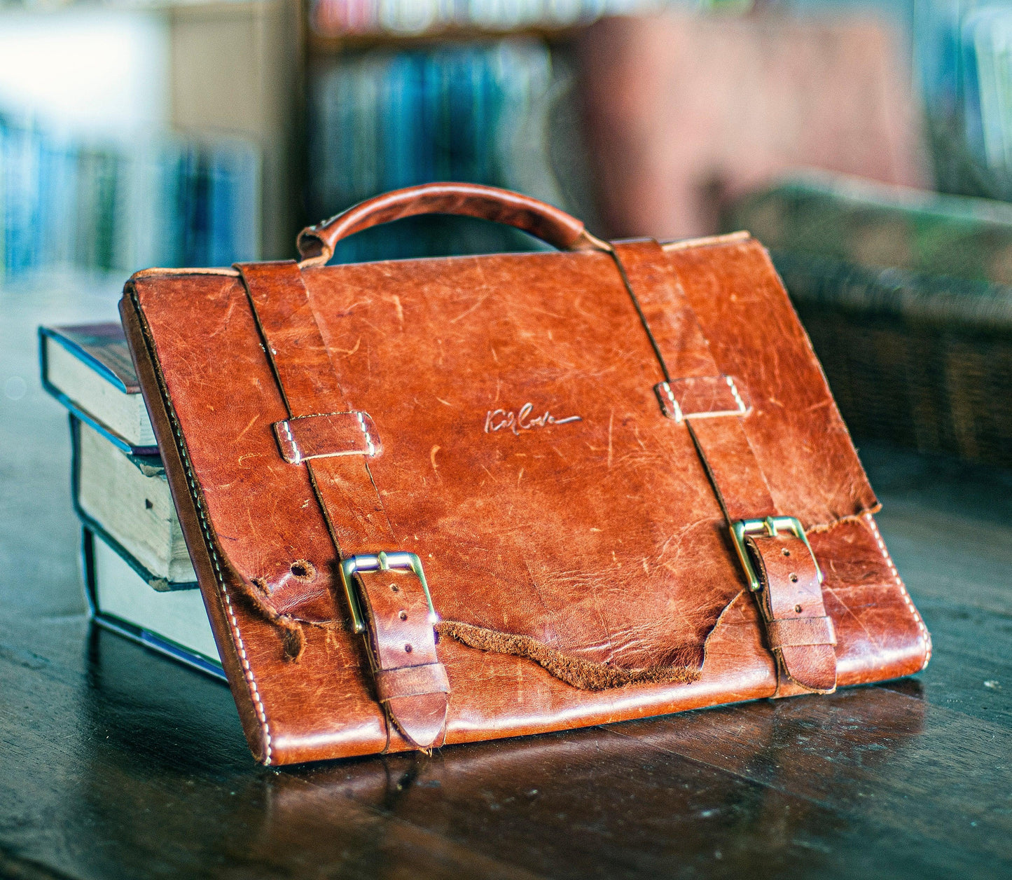 Leather slim briefcase iPad case leather craft DIY PDF pattern by Karlova Design, leatherwork template for hand stitching