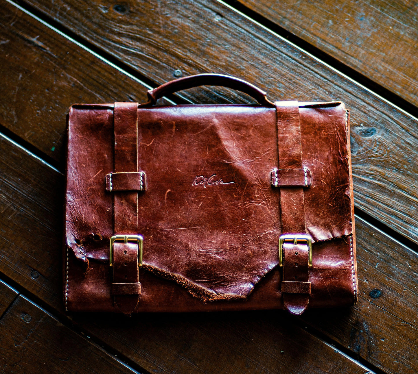 Leather slim briefcase iPad case leather craft DIY PDF pattern by Karlova Design, leatherwork template for hand stitching