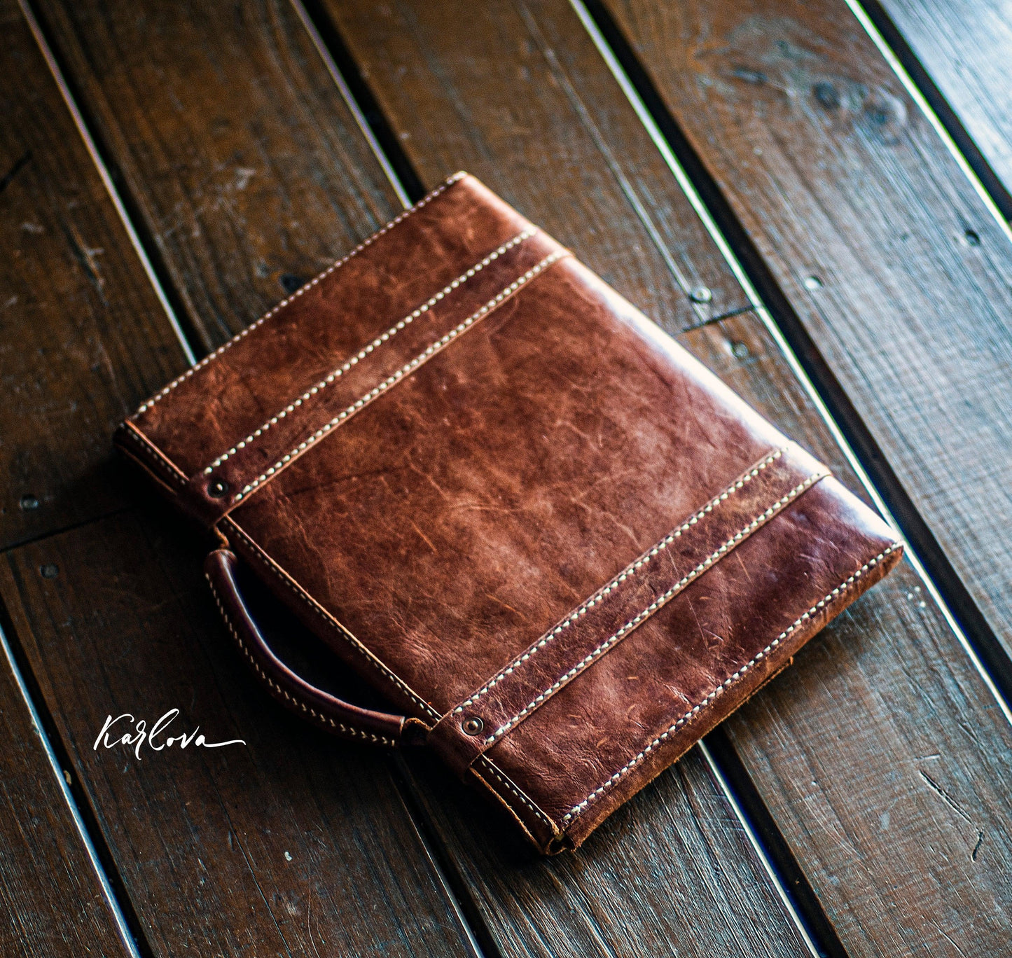 Leather slim briefcase iPad case leather craft DIY PDF pattern by Karlova Design, leatherwork template for hand stitching