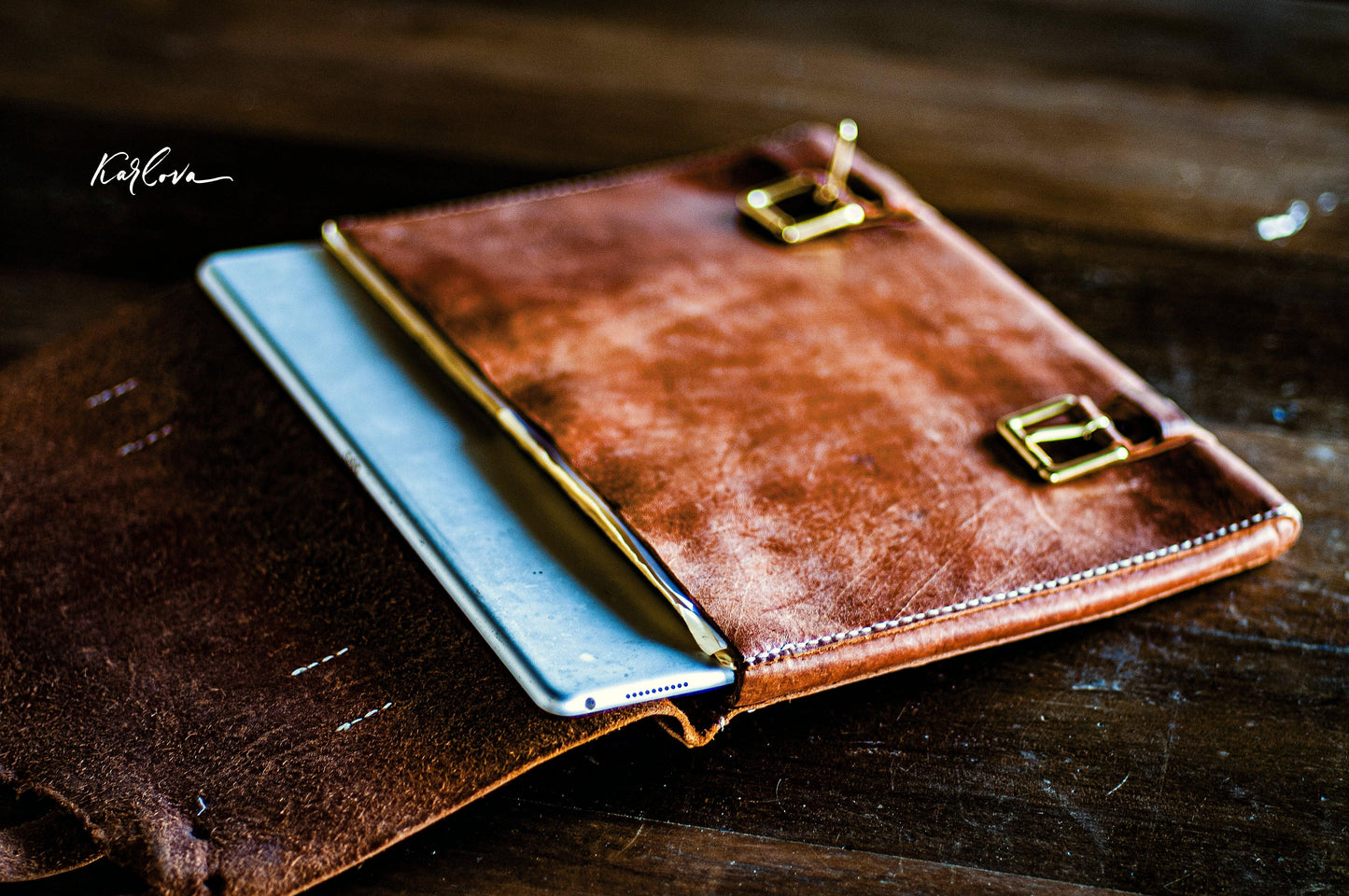 Leather slim briefcase iPad case leather craft DIY PDF pattern by Karlova Design, leatherwork template for hand stitching