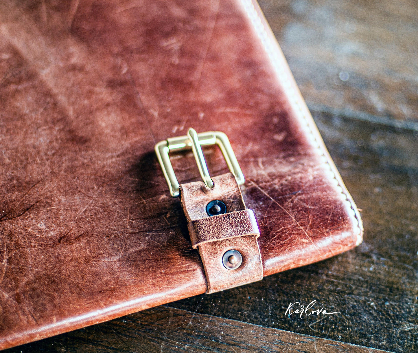 Leather slim briefcase iPad case leather craft DIY PDF pattern by Karlova Design, leatherwork template for hand stitching