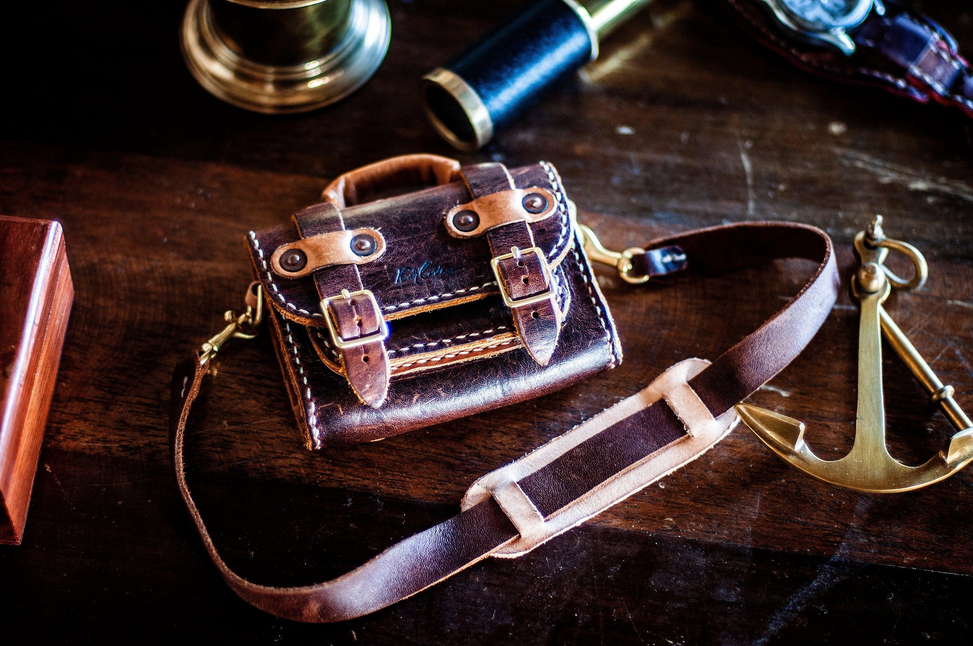 Leather mini card briefcase printable leather craft DIY PDF pattern by Karlova Design, leatherwork template for hand stitching