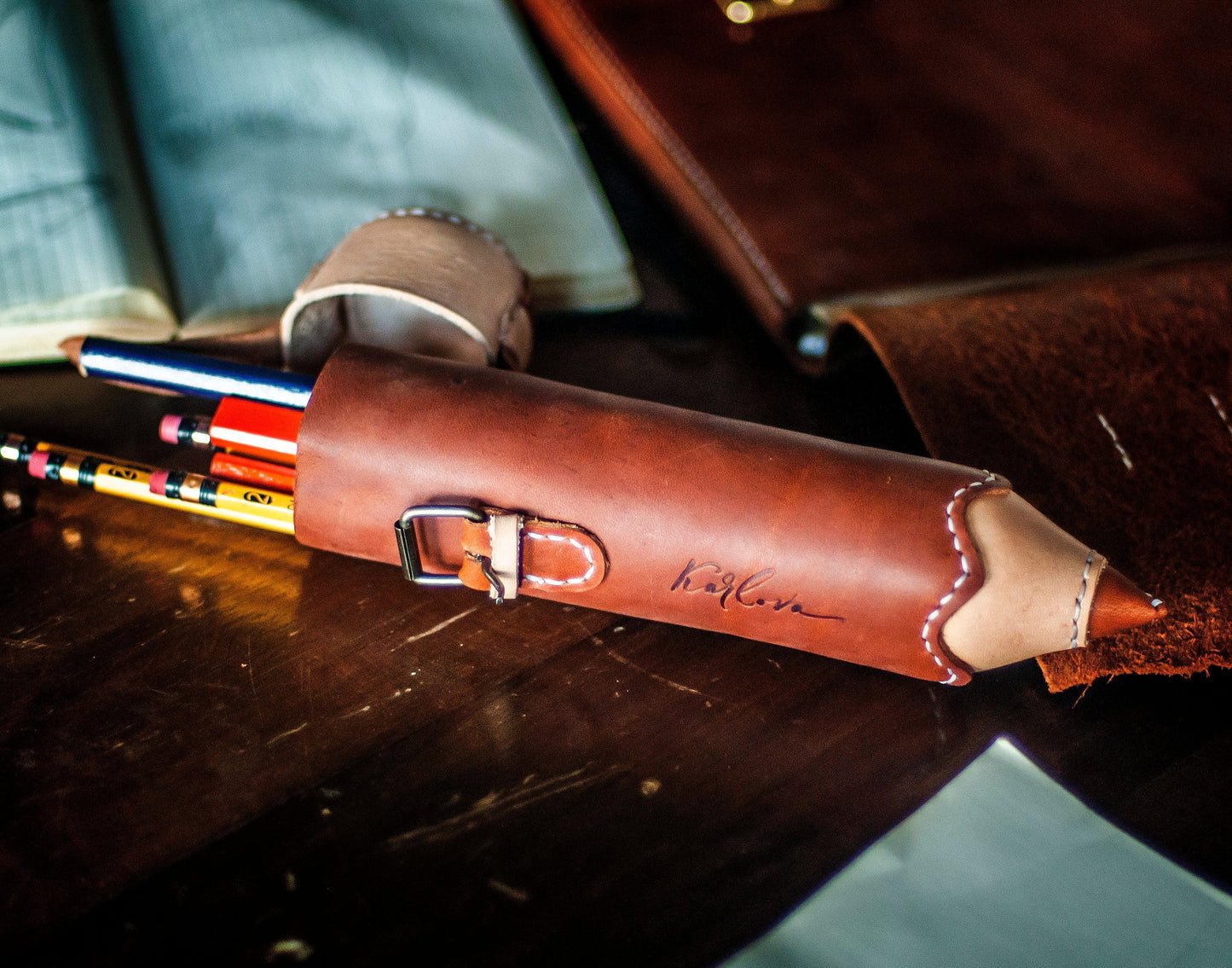Leather pencil case leather craft DIY PDF pattern by Karlova Design, leatherwork template for hand stitching