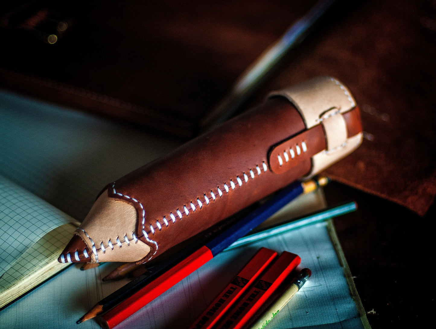 Leather pencil case leather craft DIY PDF pattern by Karlova Design, leatherwork template for hand stitching