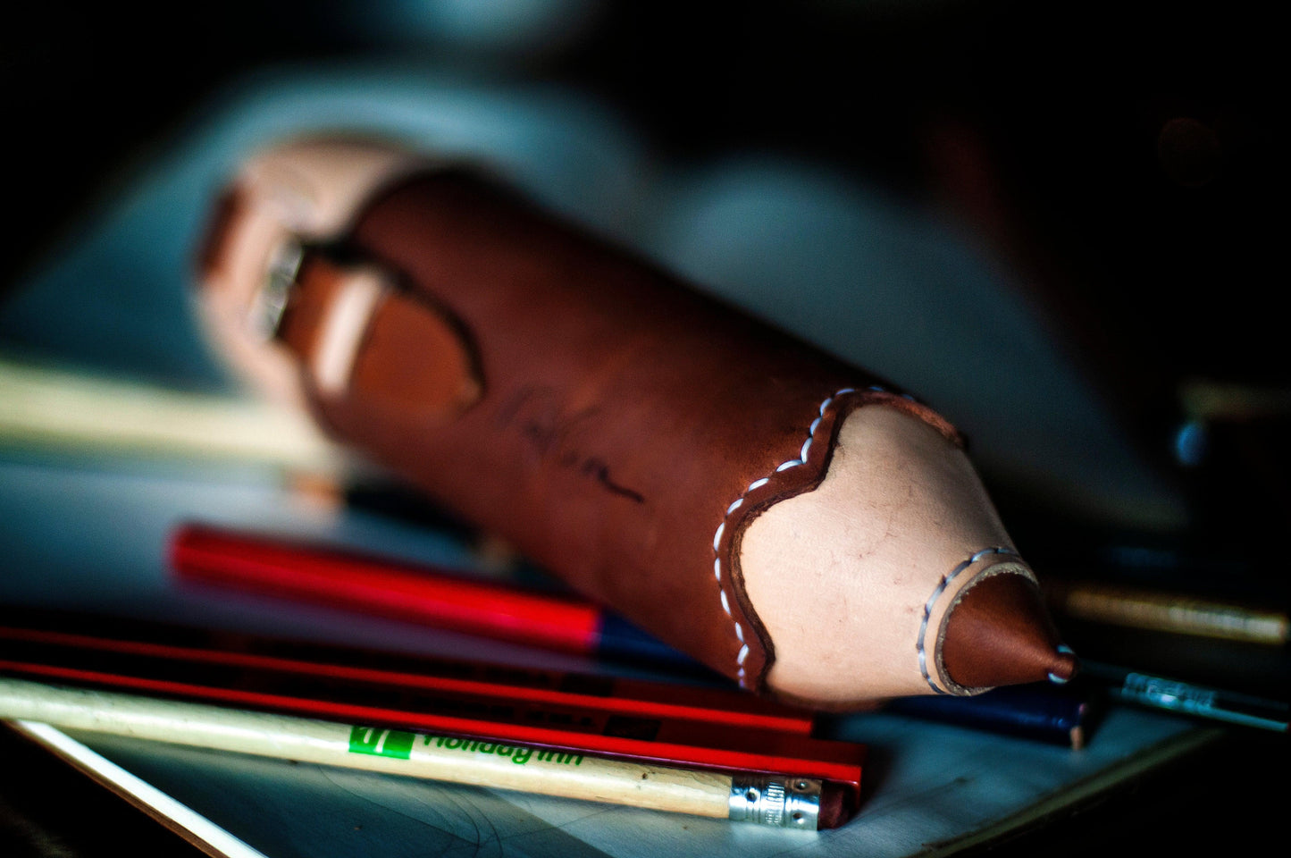 Leather pencil case leather craft DIY PDF pattern by Karlova Design, leatherwork template for hand stitching