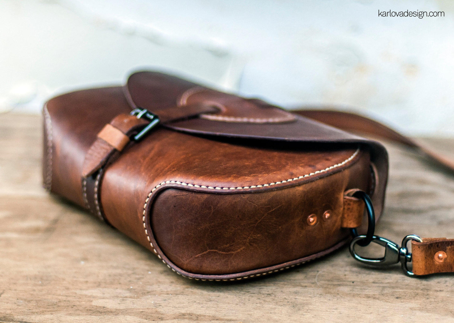 Leather saddle bag printable leather craft DIY PDF pattern by Karlova Design, leatherwork template for hand stitching