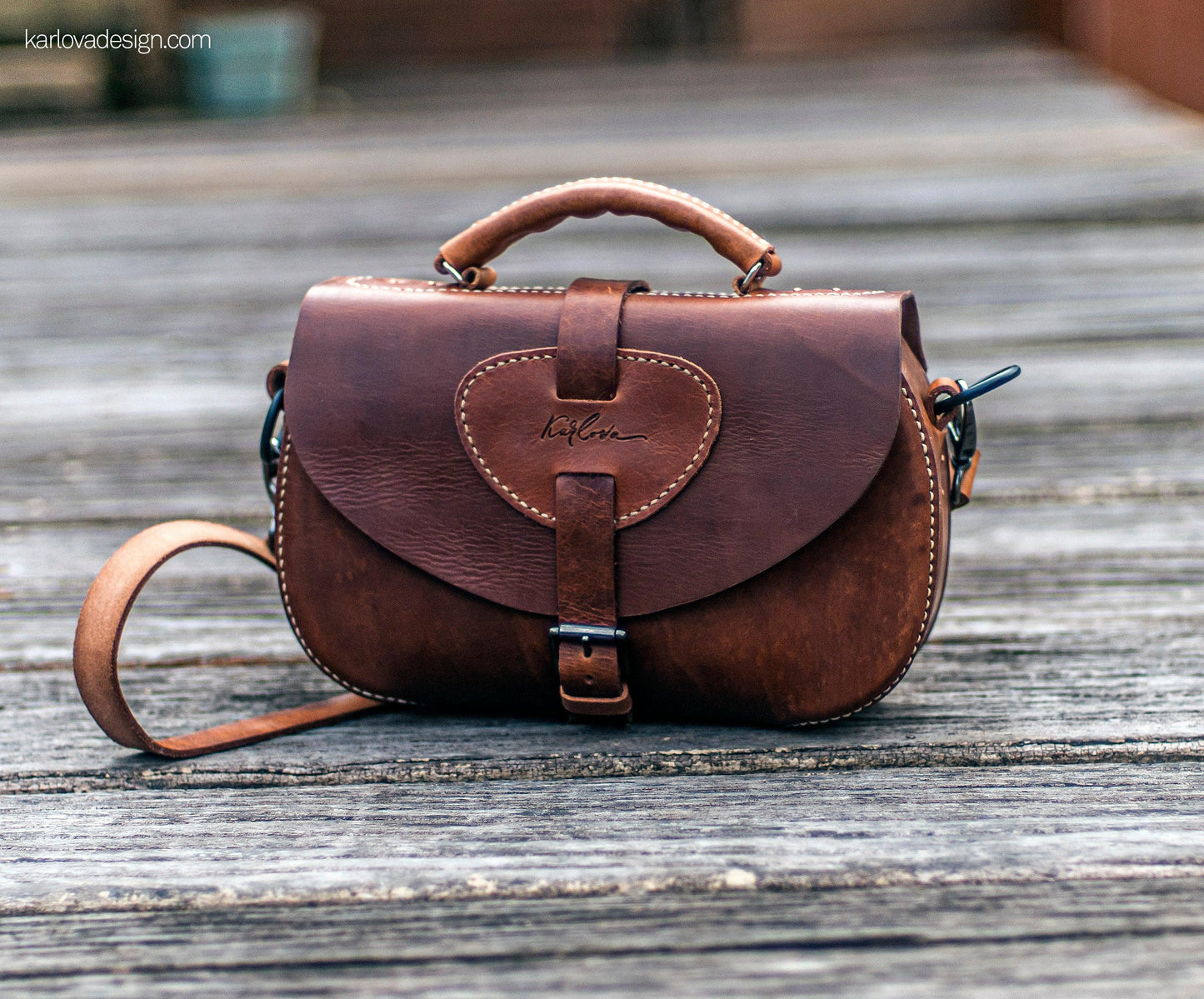 Leather saddle bag printable leather craft DIY PDF pattern by Karlova Design, leatherwork template for hand stitching