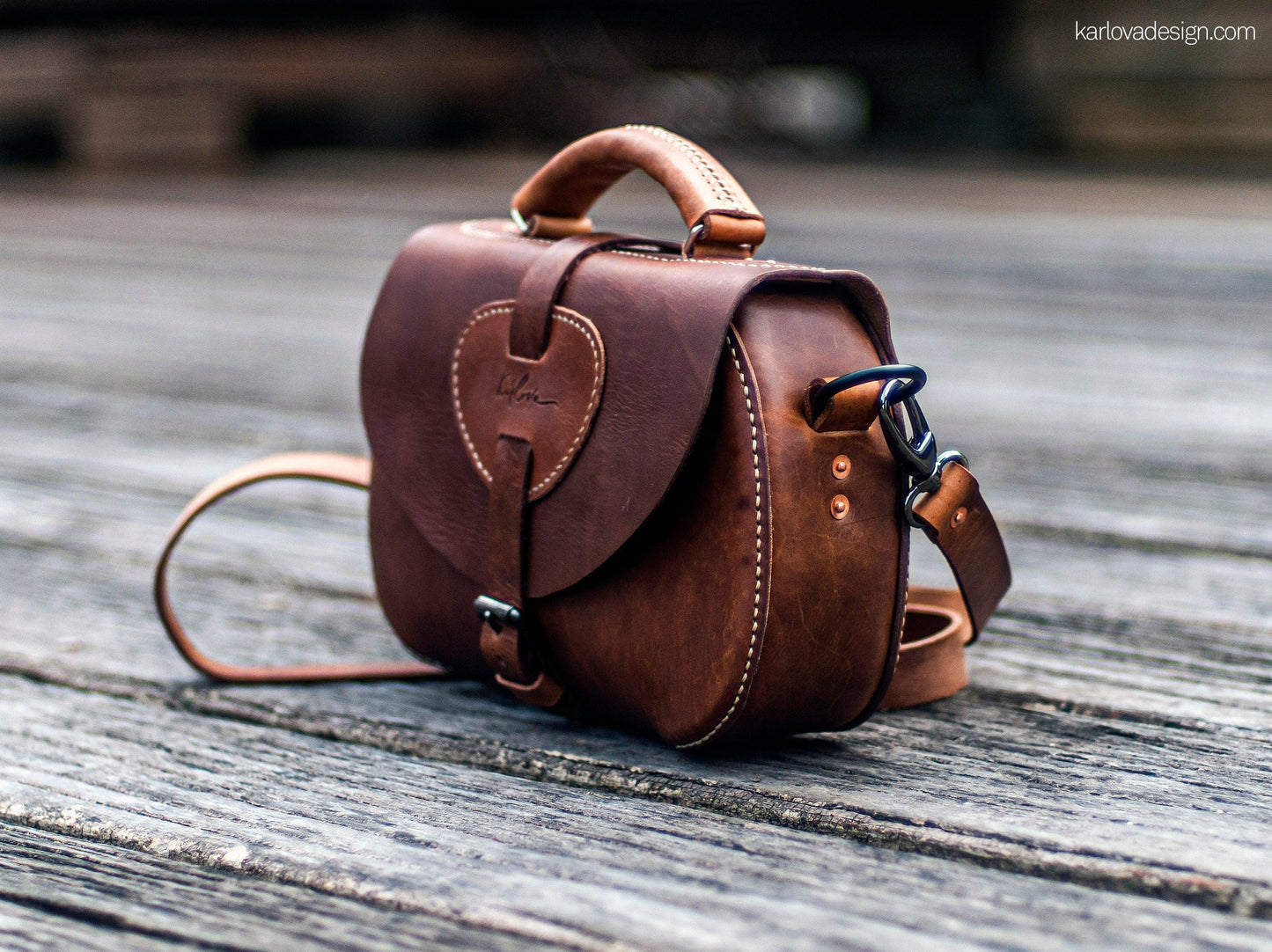 Leather saddle bag printable leather craft DIY PDF pattern by Karlova Design, leatherwork template for hand stitching