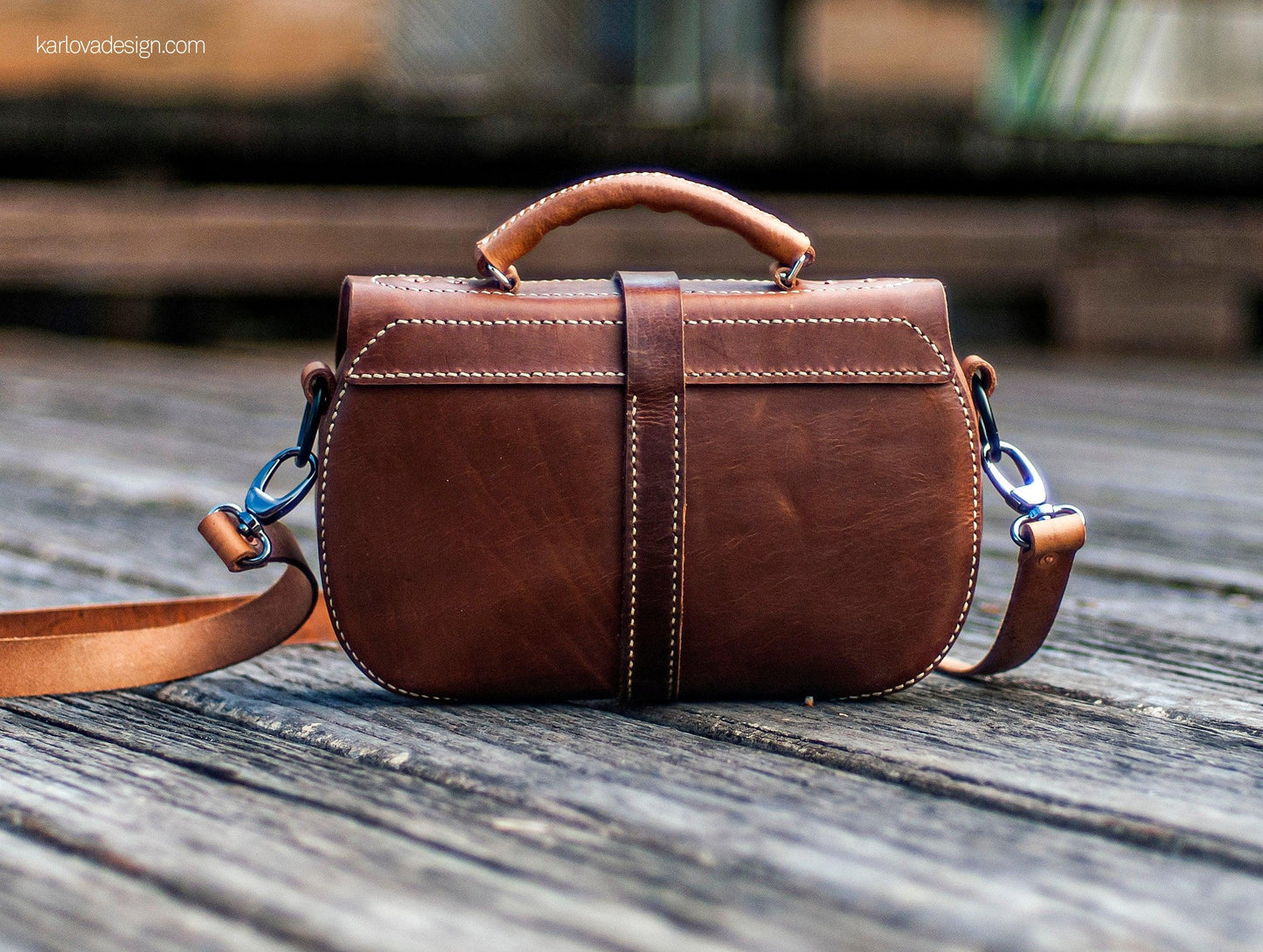 Leather saddle bag printable leather craft DIY PDF pattern by Karlova Design, leatherwork template for hand stitching