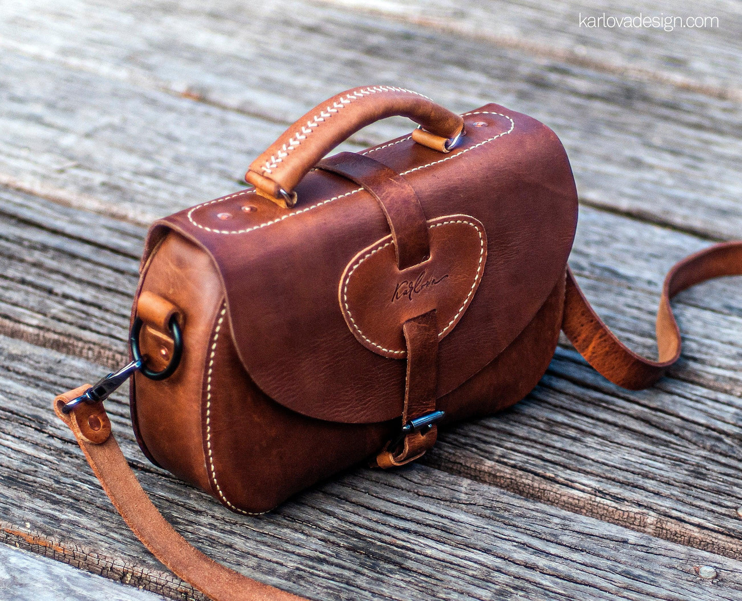 Leather saddle bag printable leather craft DIY PDF pattern by Karlova Design, leatherwork template for hand stitching