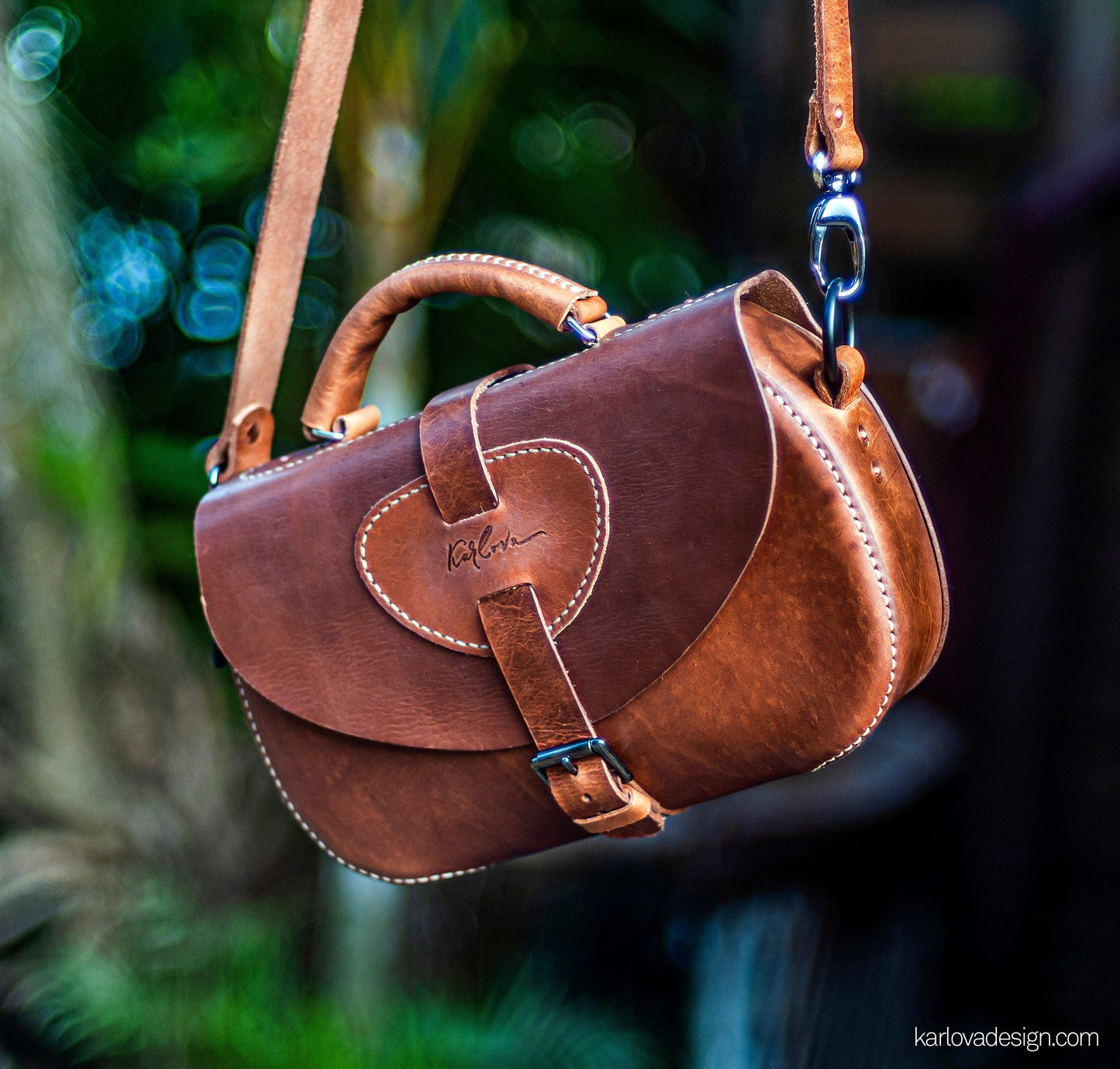 Leather saddle bag printable leather craft DIY PDF pattern by Karlova Design, leatherwork template for hand stitching