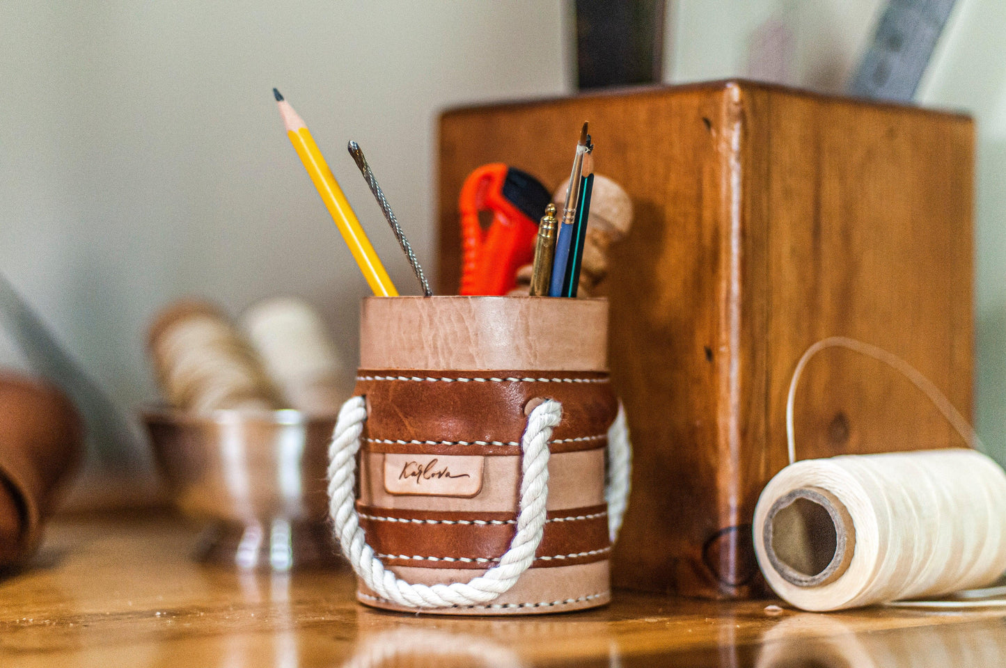 Leather pencil cup, mini bucket leather craft DIY PDF pattern by Karlova Design, leatherwork template for hand stitching