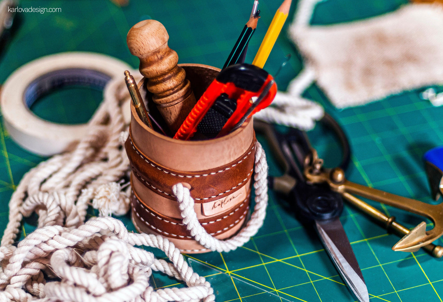 Leather pencil cup, mini bucket leather craft DIY PDF pattern by Karlova Design, leatherwork template for hand stitching