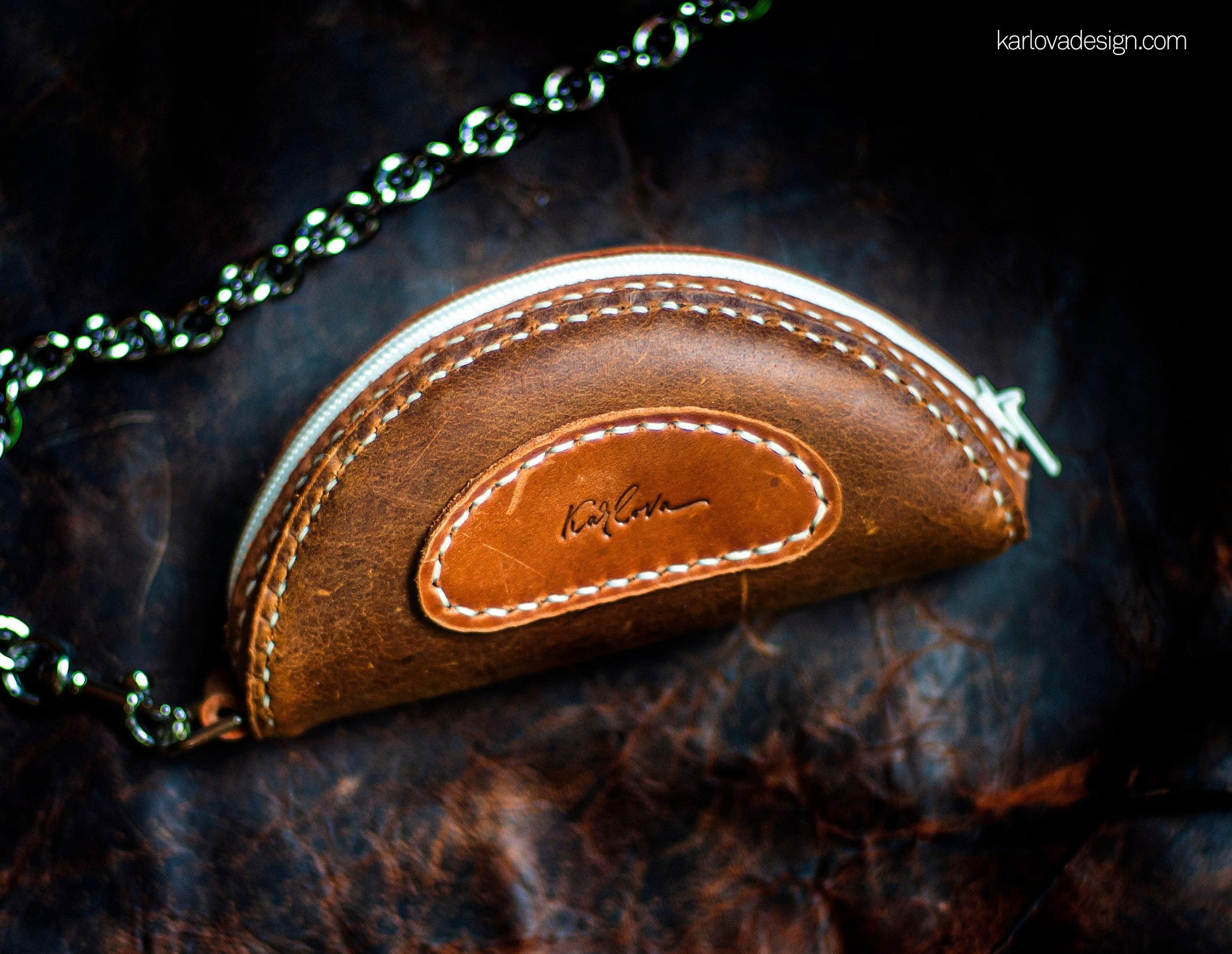 Leather small zippered case printable leather craft DIY PDF pattern by Karlova Design, leatherwork template for hand stitching