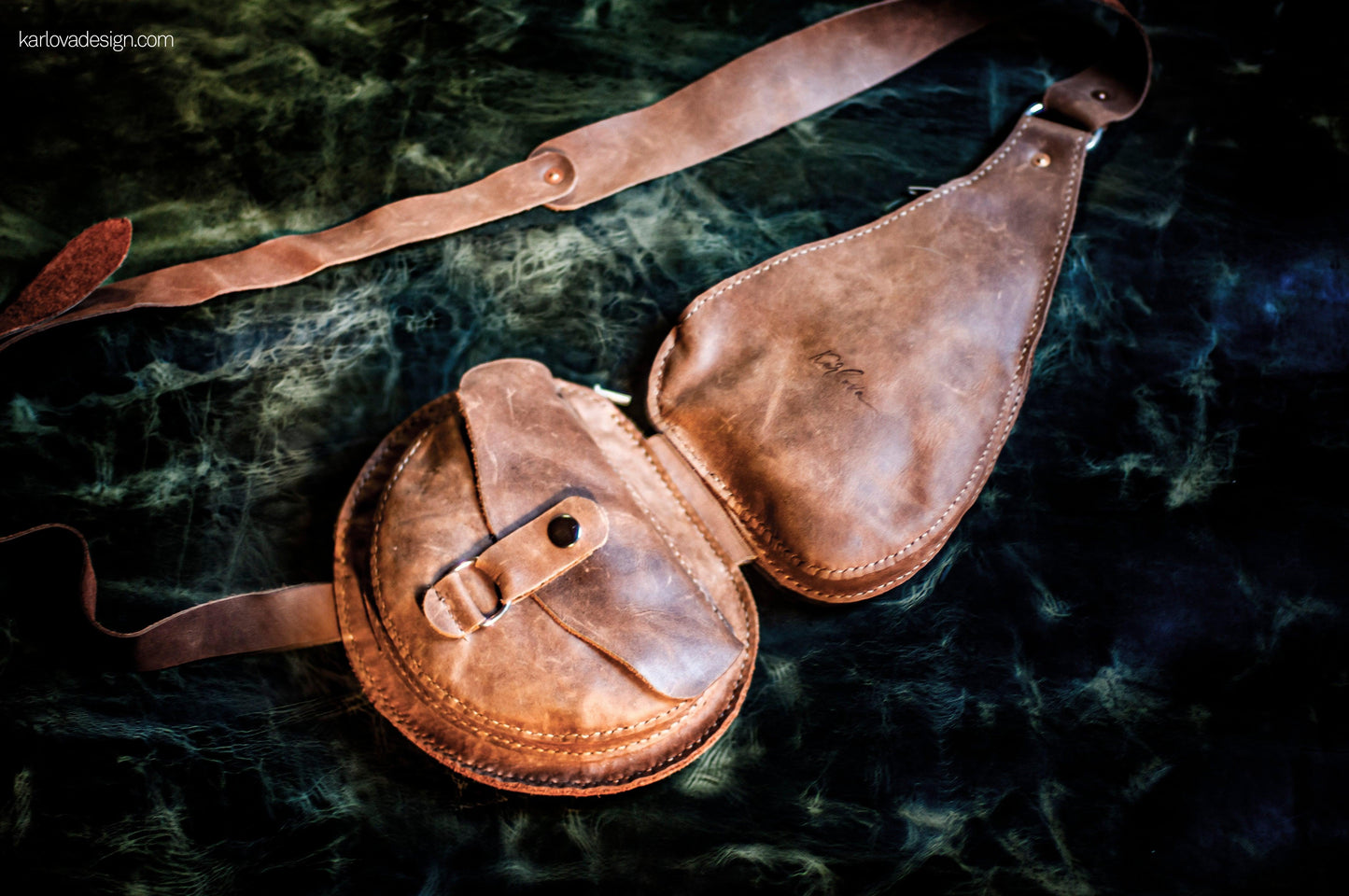 Leather travel sling printable leather craft DIY PDF pattern by Karlova Design, leatherwork template for hand stitching