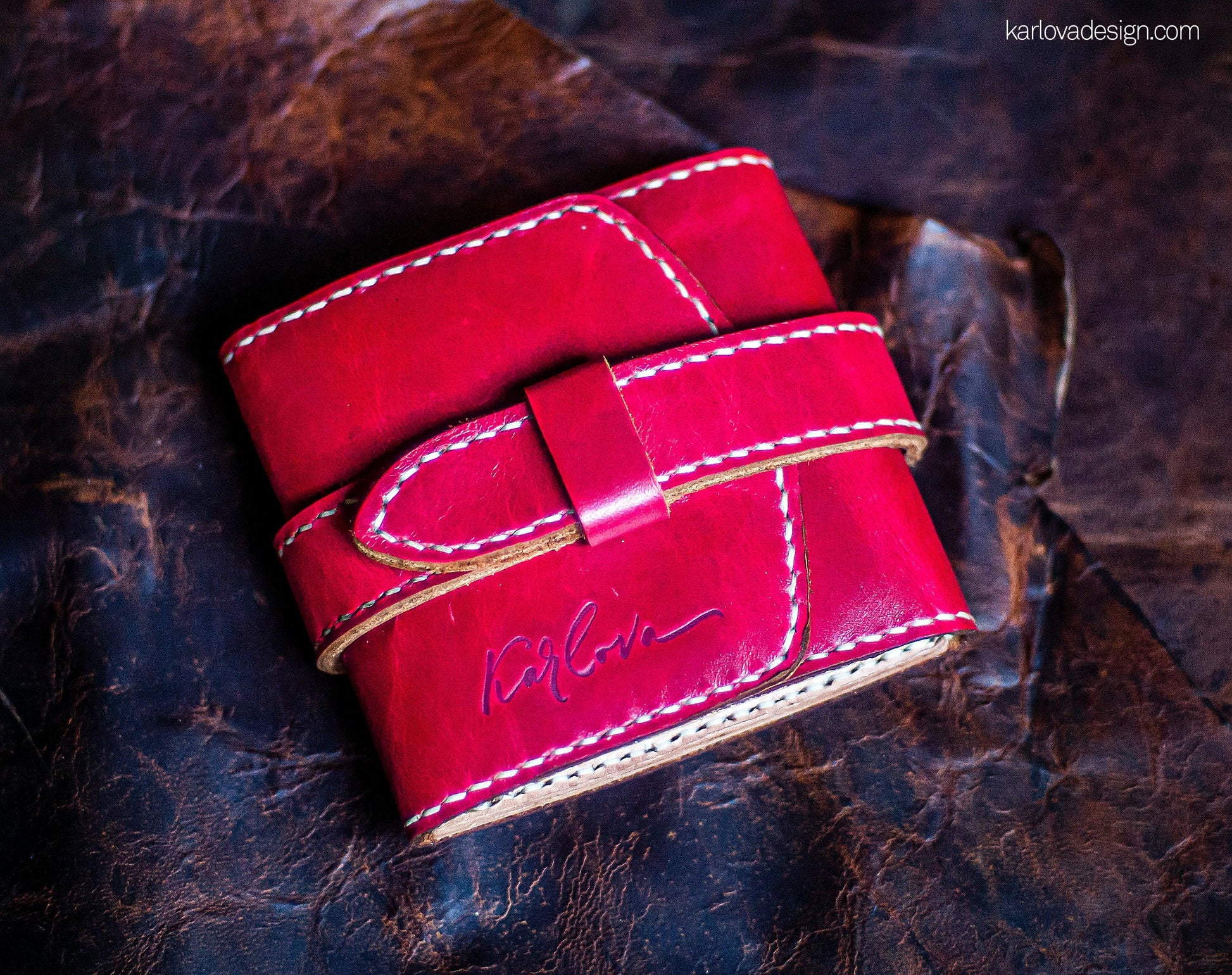 Leather needle case printable leather craft DIY PDF pattern by Karlova Design, leatherwork template for hand stitching
