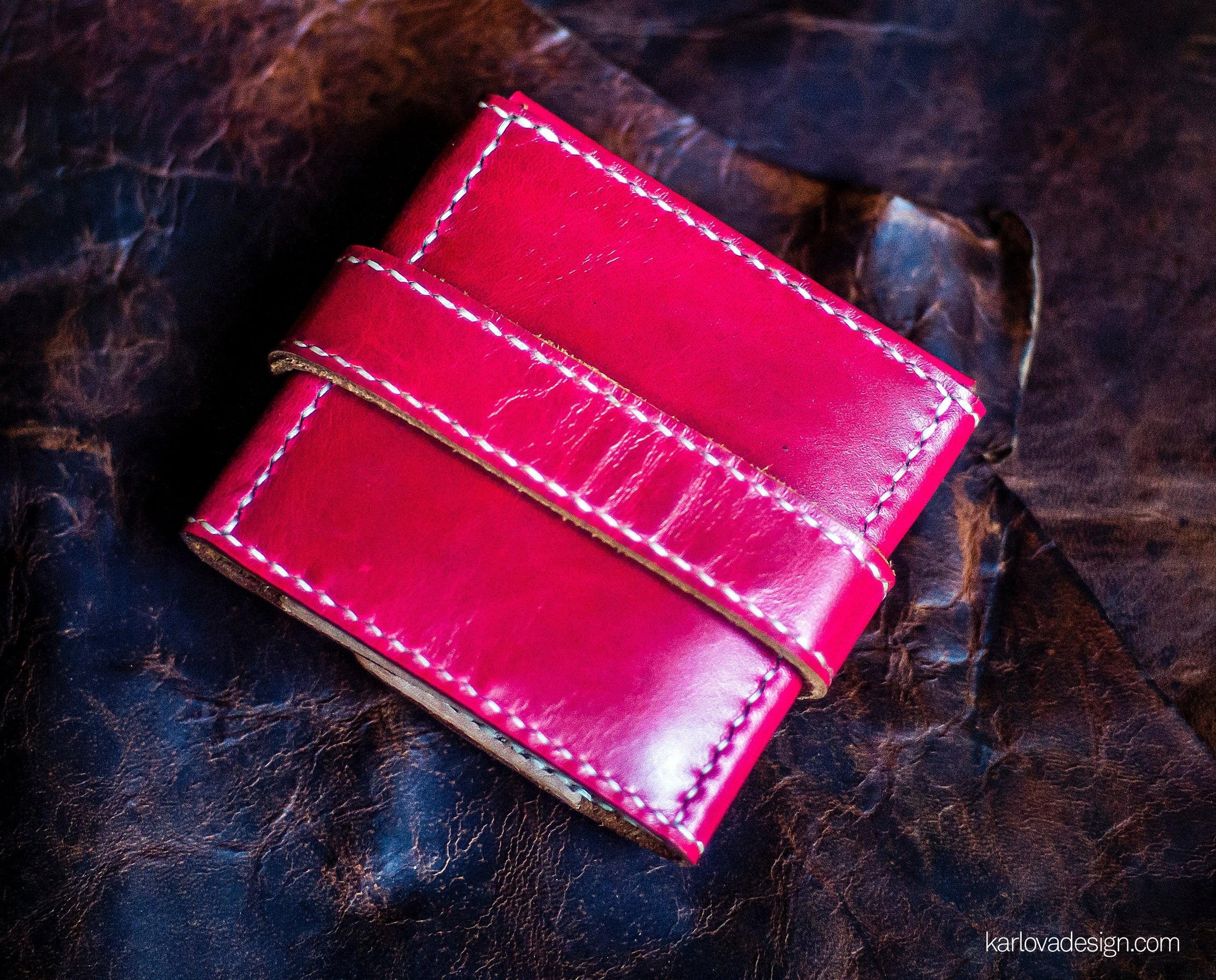 Leather needle case printable leather craft DIY PDF pattern by Karlova Design, leatherwork template for hand stitching