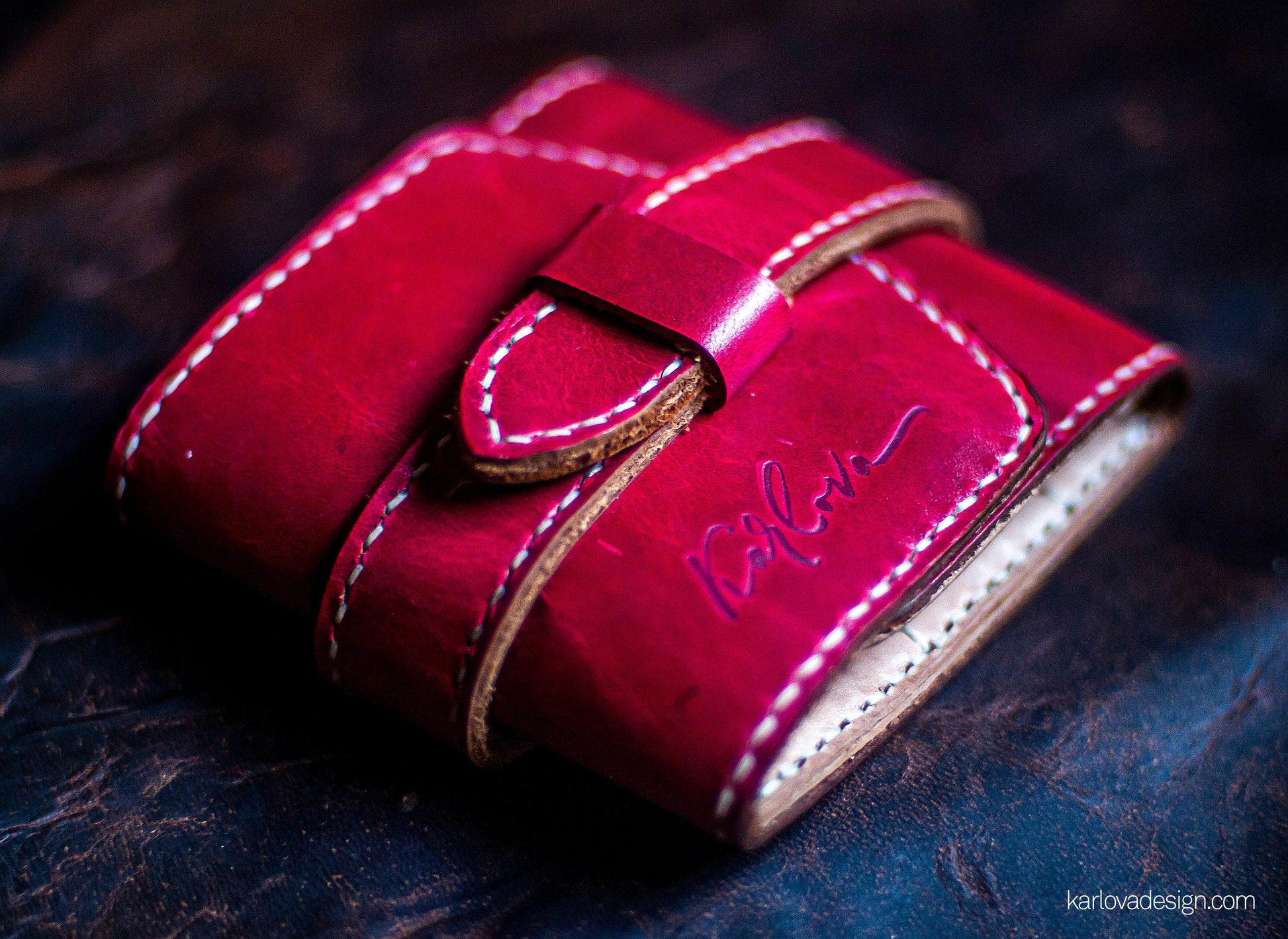 Leather needle case printable leather craft DIY PDF pattern by Karlova Design, leatherwork template for hand stitching
