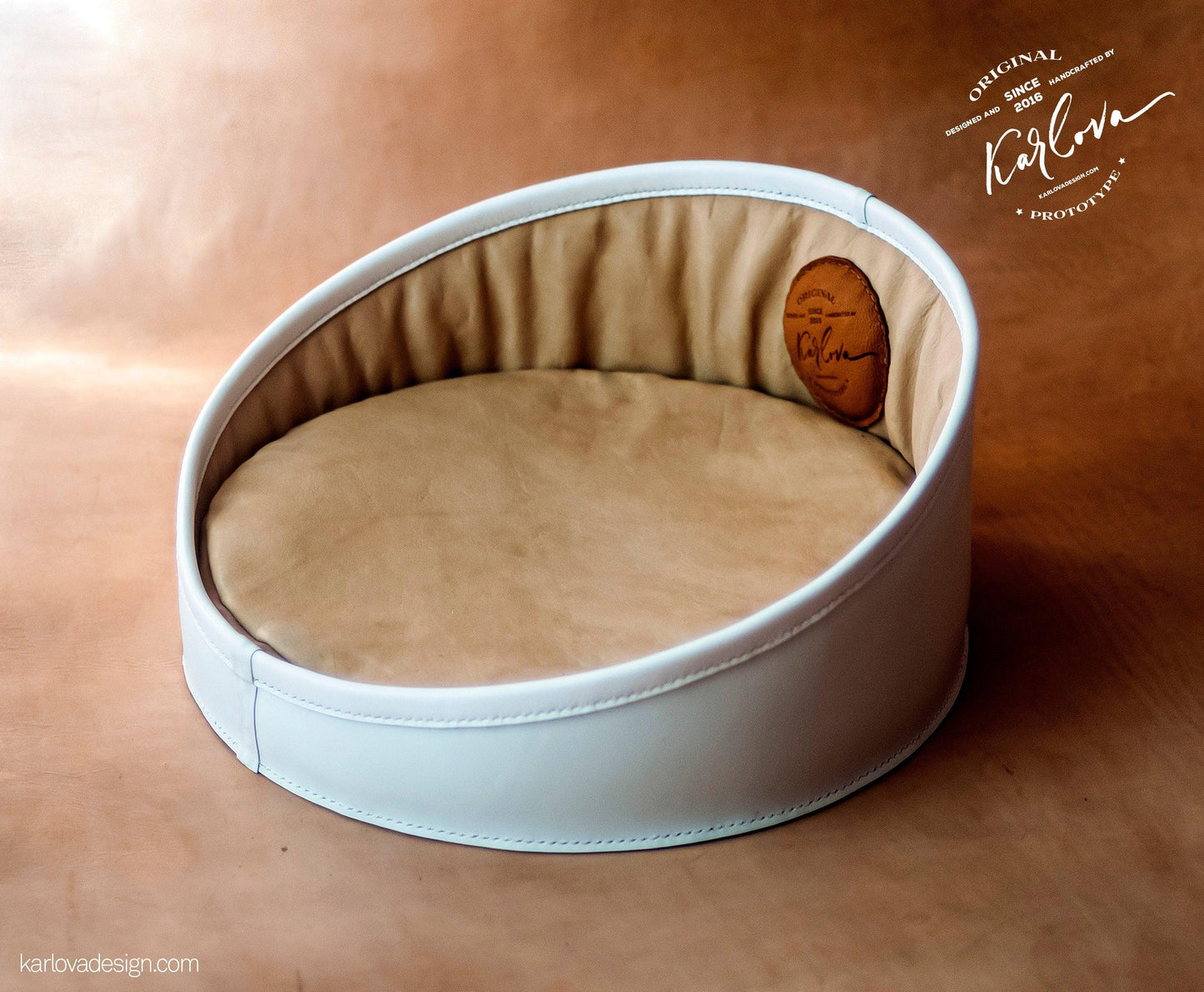 Pet bed for cats and small dogs printable leather craft DIY PDF pattern by Karlova Design, leatherwork template for hand stitching