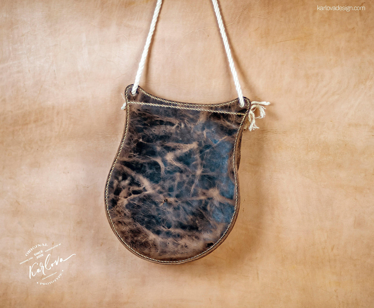Round bag printable leather craft DIY PDF pattern by Karlova Design, leatherwork template for hand stitching