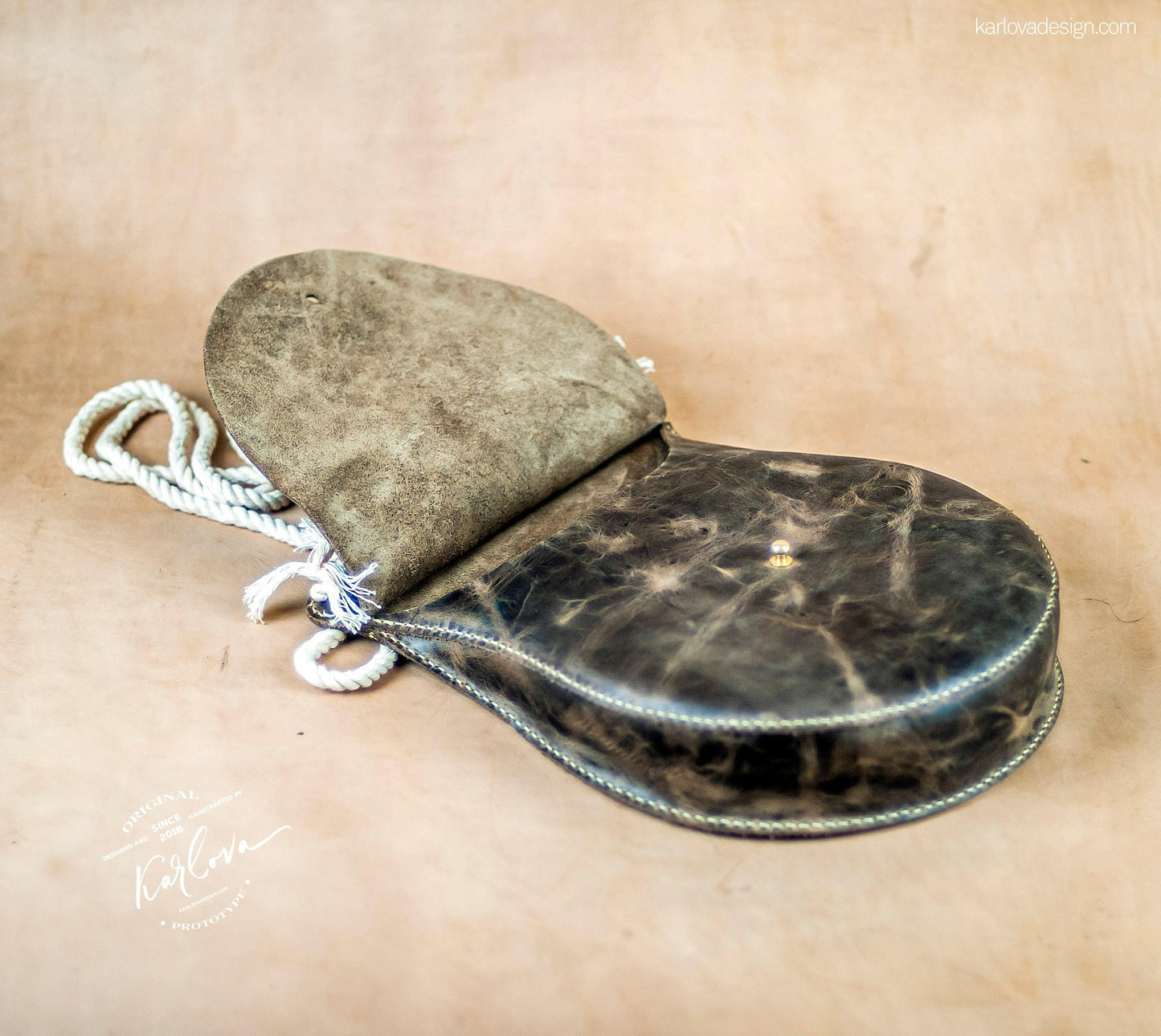 Round bag printable leather craft DIY PDF pattern by Karlova Design, leatherwork template for hand stitching