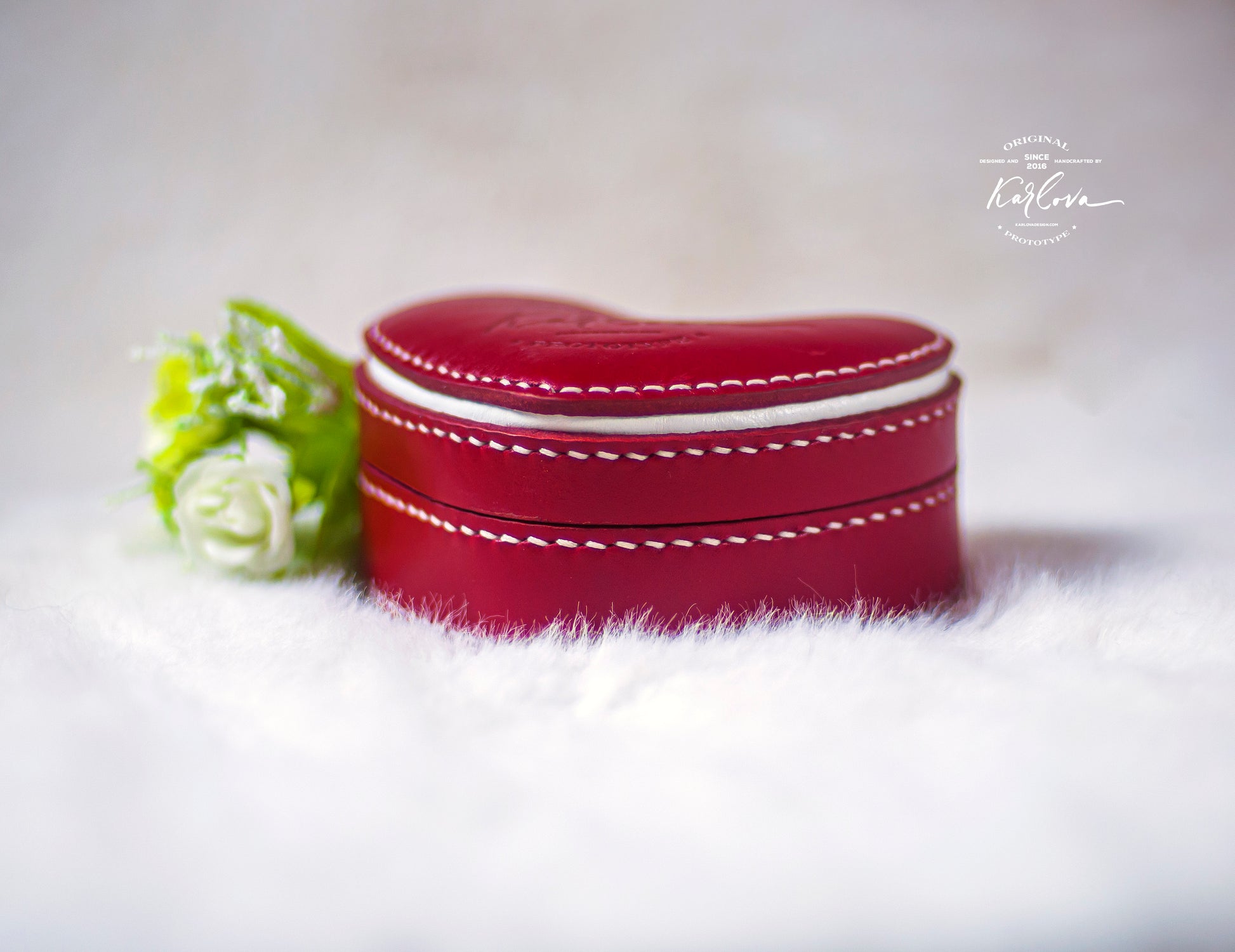 Heart gift box printable leather craft DIY PDF pattern by Karlova Design, leatherwork template for hand stitching