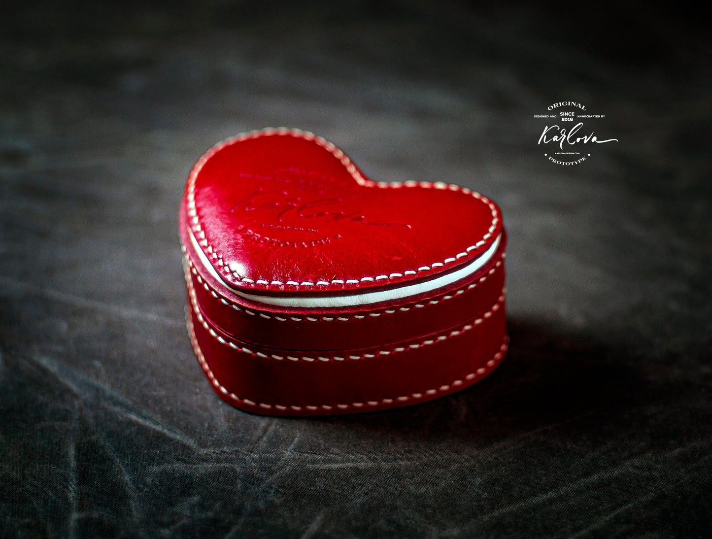 Heart gift box printable leather craft DIY PDF pattern by Karlova Design, leatherwork template for hand stitching