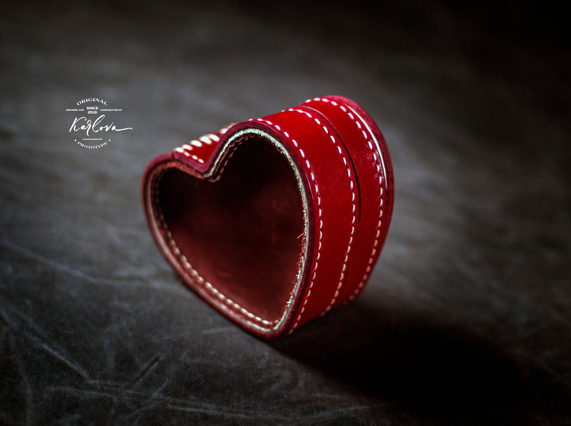 Heart gift box printable leather craft DIY PDF pattern by Karlova Design, leatherwork template for hand stitching
