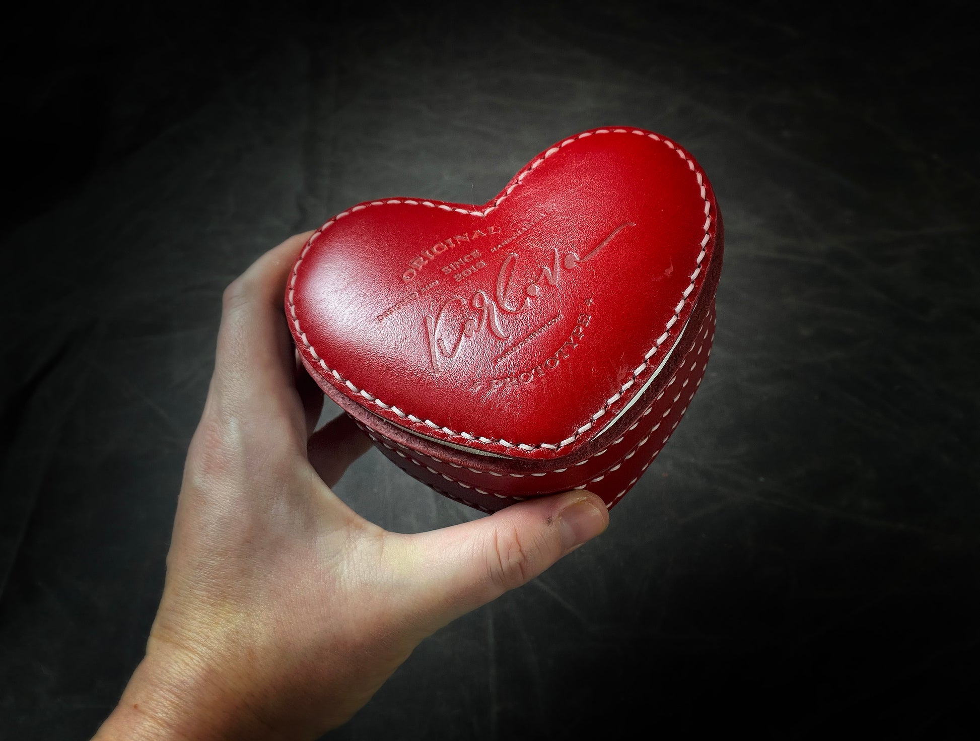 Heart gift box printable leather craft DIY PDF pattern by Karlova Design, leatherwork template for hand stitching