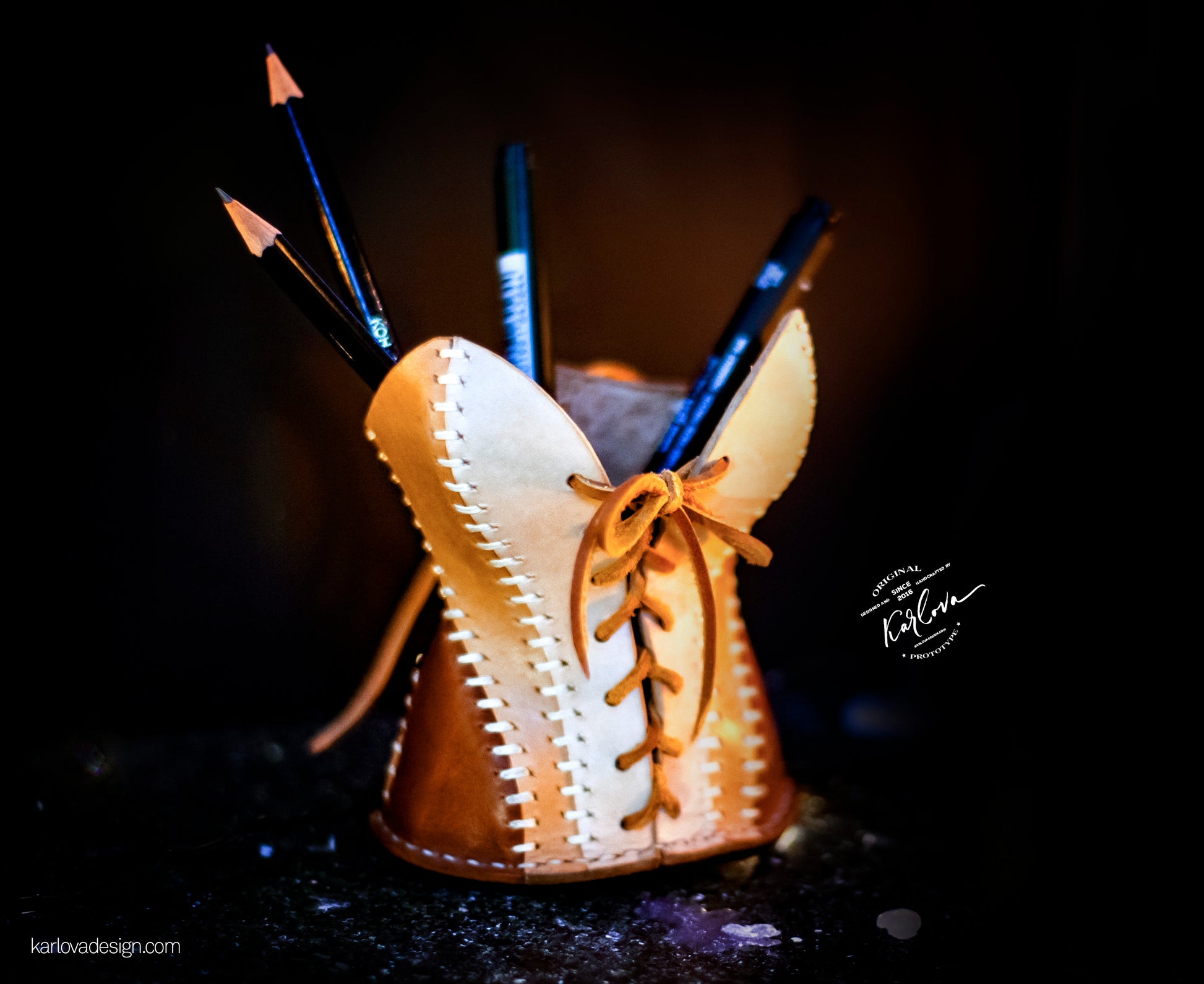 Corset Pencil Cup, Corsage Makeup Brushes Holder, Pen Organizer Printable Leather Craft DIY PDF Pattern by Karlova Design, Leatherwork Template for Hand Stitching