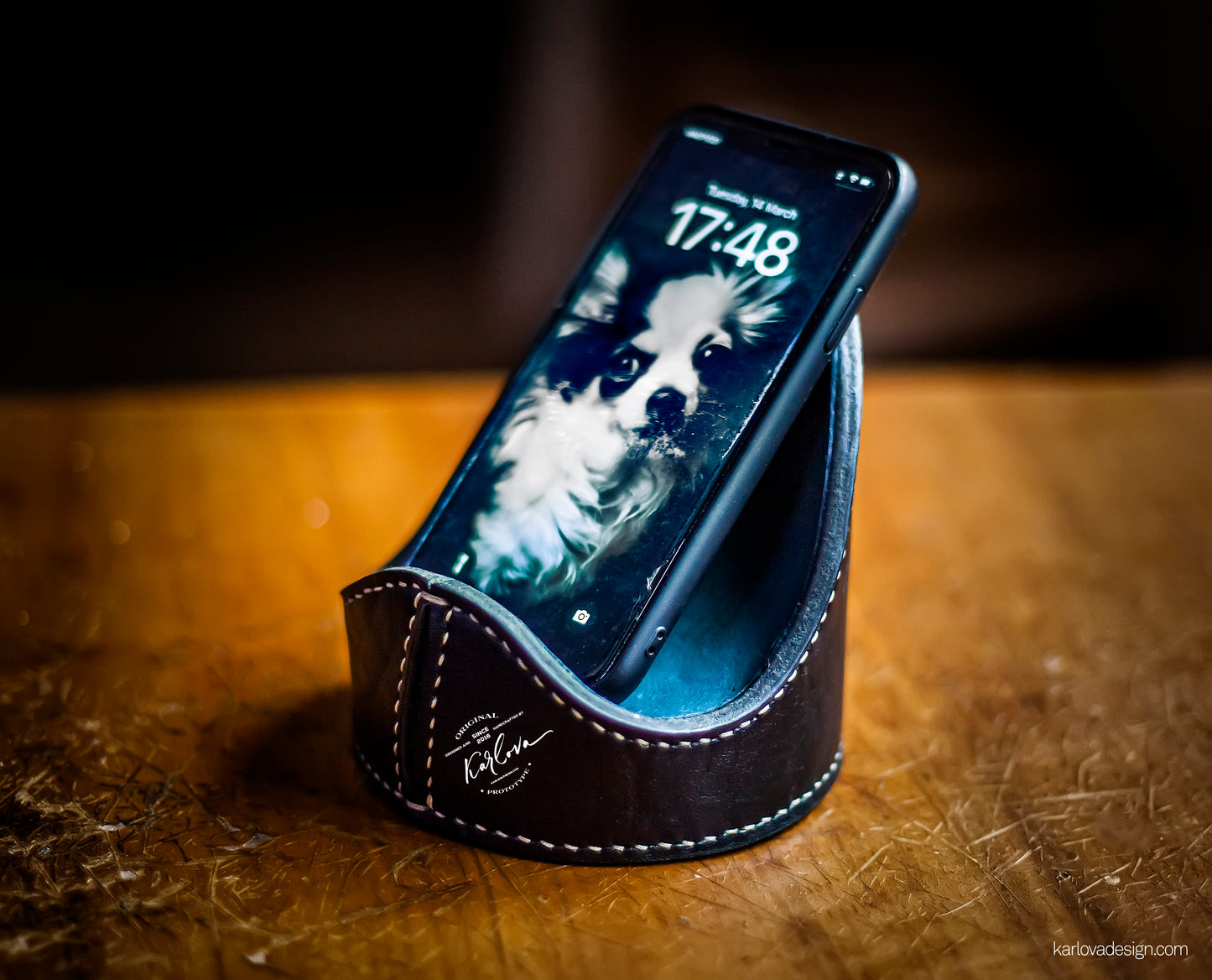 Phone Cradle, Desktop Smartphone Stand Printable Leather Craft DIY PDF Pattern by Karlova Design, Leatherwork Template for Hand Stitching
